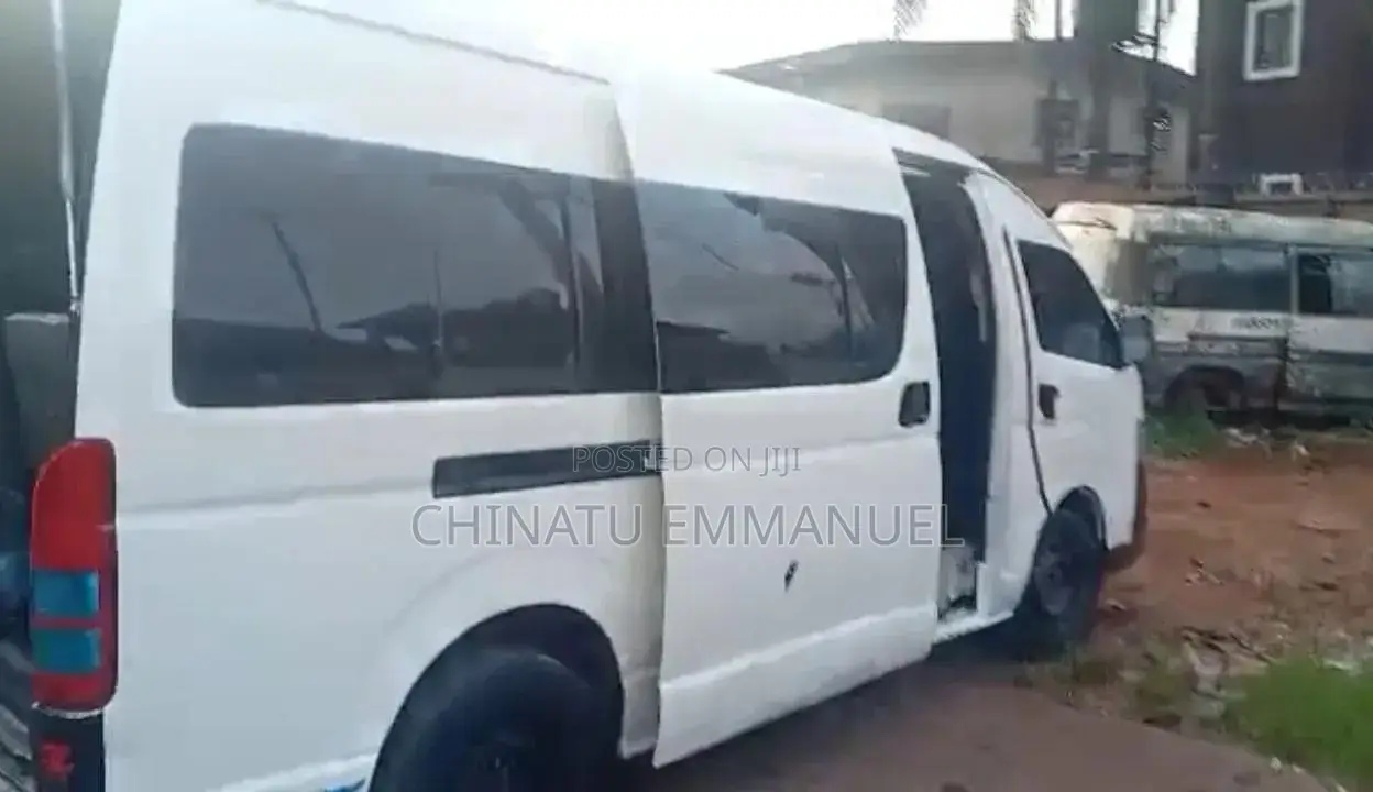 Toyota HiAce 2015 White
