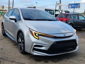 Toyota Corolla SE 2024 Silver