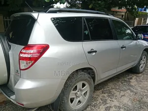 Toyota RAV4 2010 Silver