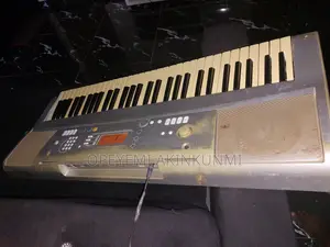 Yamaha PSR E303