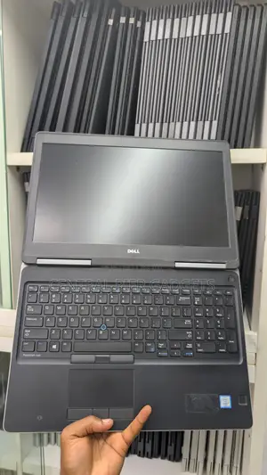 Laptop Dell Precision 7520 16GB Intel Core i7 SSD 256GB