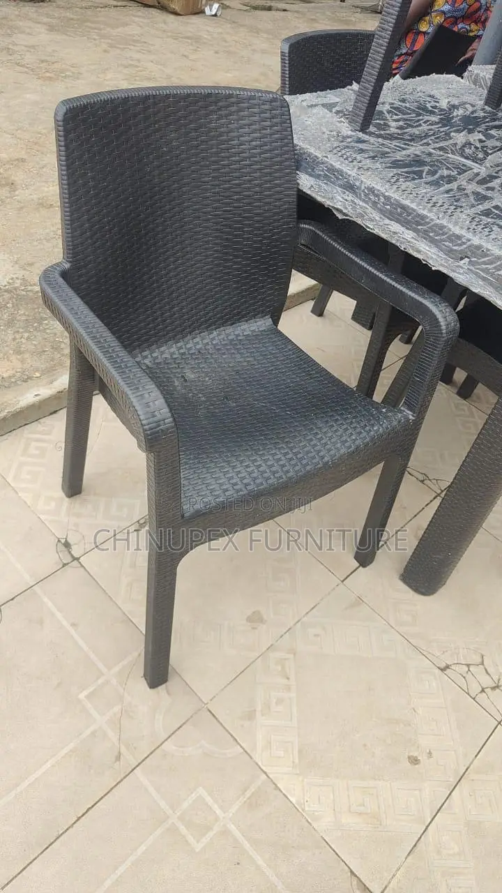 4 Seaters Strong Plastic Chairs and Table