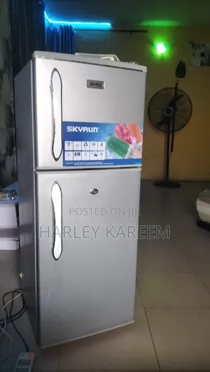 Clean Skyrun 118-Litre Top Freezer Refrigerator