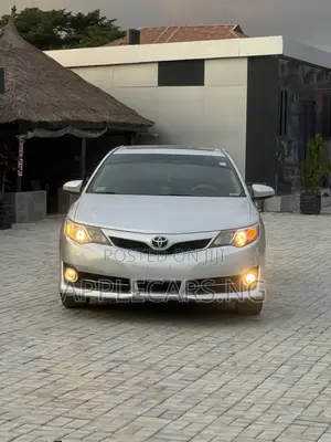 Toyota Camry SE 4dr Sedan (2.5L 4cyl 6A) 2013 Silver