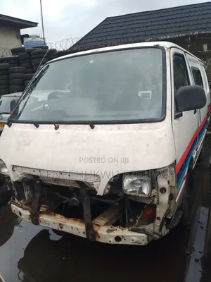 Toyota HiAce 2005 White