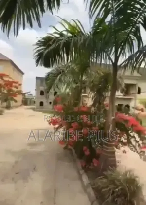 20bdrm Maisonette in Estate, Gudu for sale