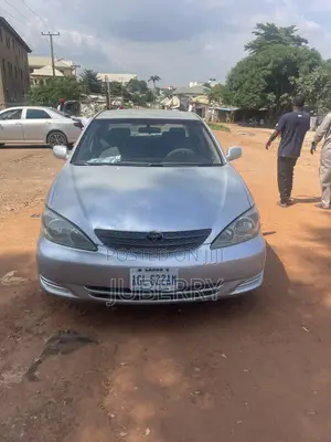 Toyota Camry 2024 Silver