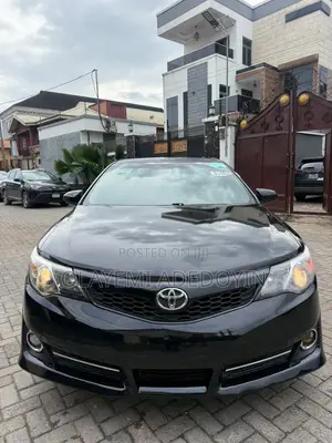 Toyota Camry SE V6 4dr Sedan (3.5L 6cyl 6A) 2013 Black