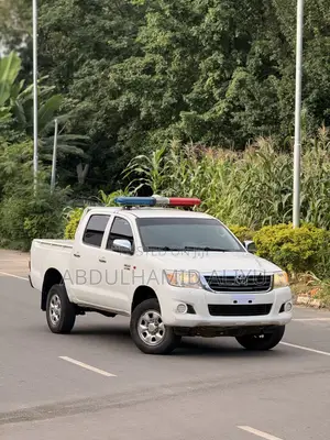 Toyota Hilux 2012 White