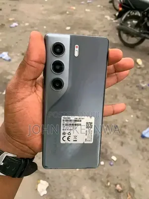 Tecno Camon 40 Pro 4G 256 GB Silver