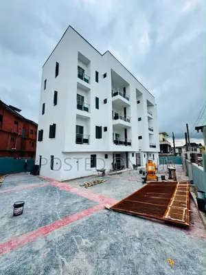 3bdrm Apartment in Gbagada for sale