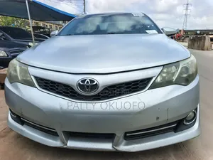 Toyota Camry SE 4dr Sedan (2.5L 4cyl 6A) 2013 Silver