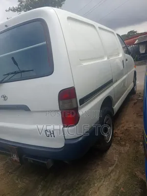Toyota HiAce 2002 White