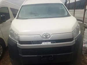 Toyota HiAce 2022 White