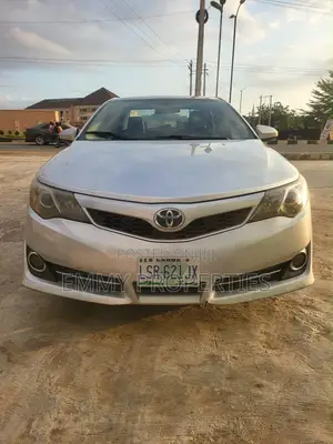 Toyota Camry SE 4dr Sedan (2.5L 4cyl 6A) 2013 Silver