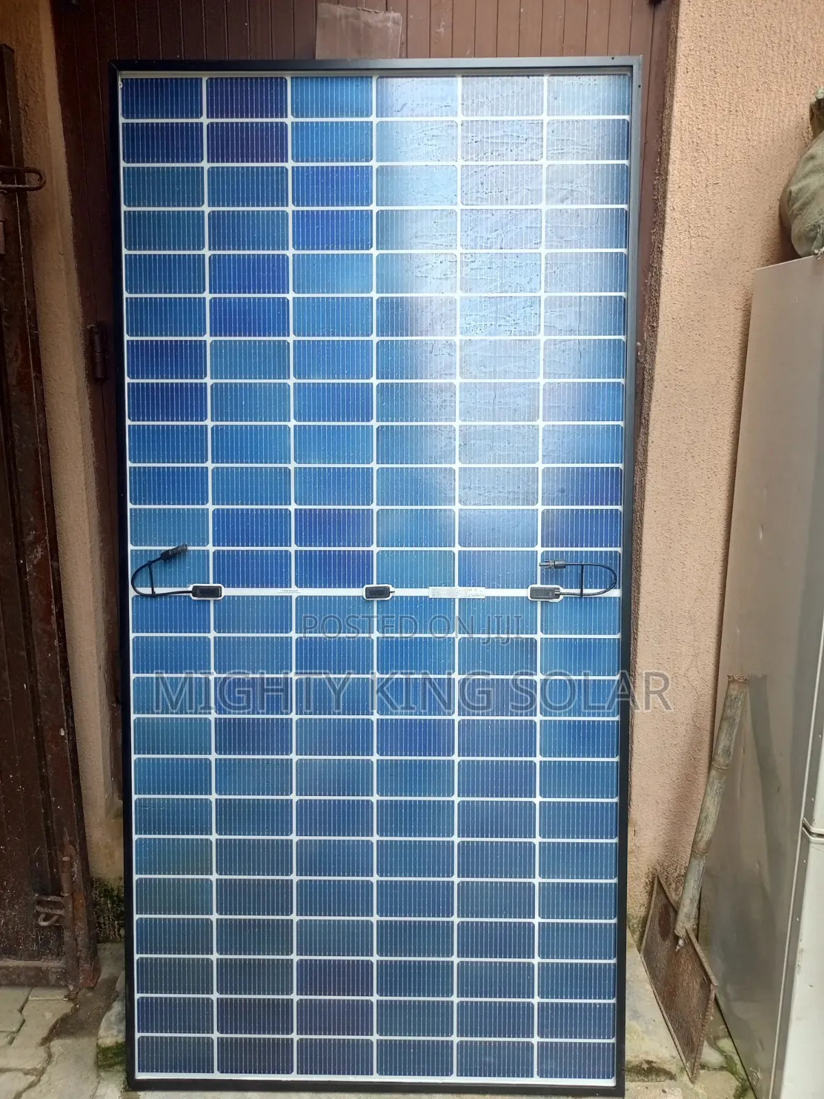 585W Black Panel Solar Module