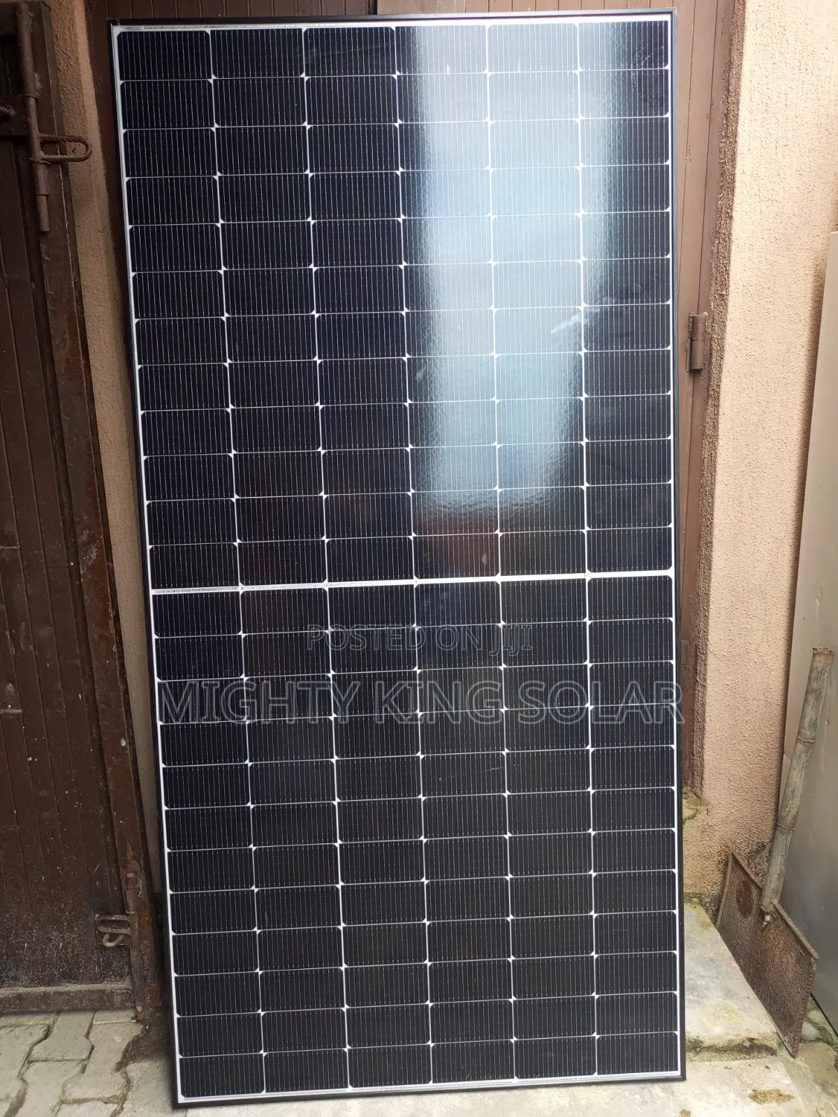 585W Black Panel Solar Module