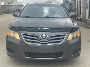 Toyota Camry LE 4dr Sedan (2.5L 4cyl 6A) 2011 Gray