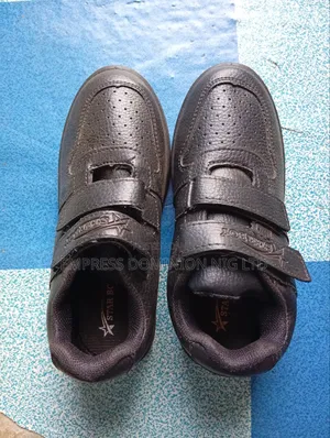 Black Sneaker