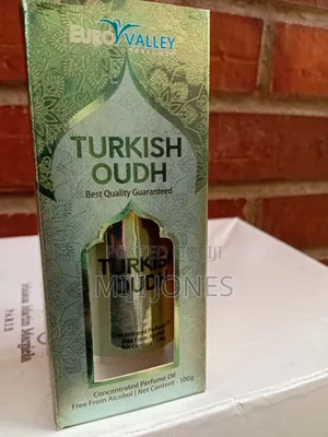 "Turkish Oud Perfume Oil - Exotic Richness in Every Scent"