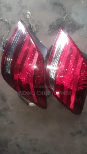 Back Light Toyota Avalon 07