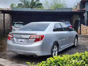 Toyota Camry SE 4dr Sedan (2.5L 4cyl 6A) 2014 Silver