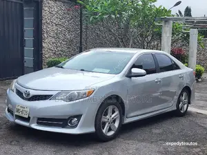 Toyota Camry SE 4dr Sedan (2.5L 4cyl 6A) 2014 Silver