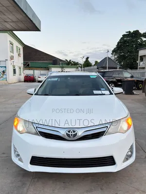 Toyota Camry XLE 4dr Sedan (2.5L 4cyl 6A) 2013 White