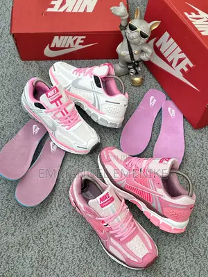 Nike Zoom Vomero 5520 Sneakers