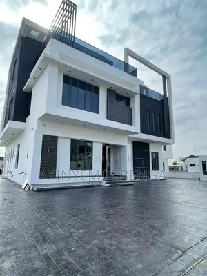 5bdrm Maisonette in Pinnock, Chevron for sale