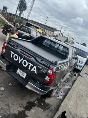 Automatic Boot Cover for Toyota Hilux 2026