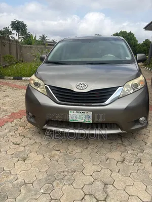Toyota Sienna 2010 Gray