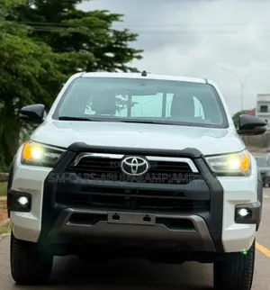 New Toyota Hilux 2025 White