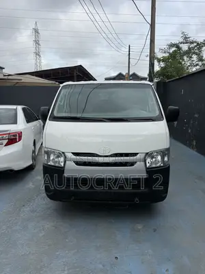 Toyota Grand HiAce 2002 White