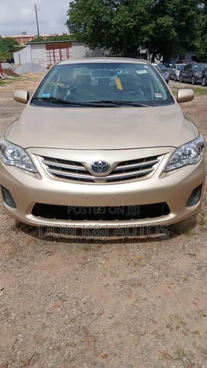Toyota Corolla L 4dr Sedan (1.8L 4cyl 5M) 2012 Gold