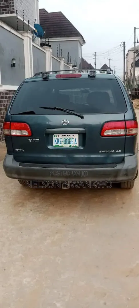 Toyota HiAce 2012 Grey