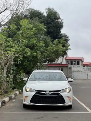 Toyota Camry SE 4dr Sedan (2.5L 4cyl 6A) 2015 White