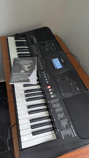 Yamaha PSR-E463 61-Key Keyboard (With Owner's Manual Sustain Pedal)