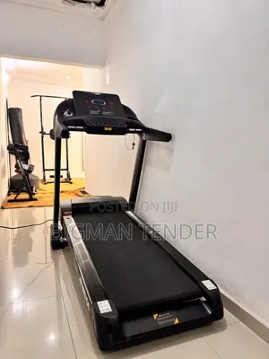 Semi Brand New 4HP Commercial Treadmill. Used Only a Few Months.