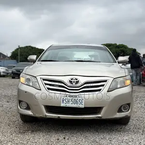 Toyota Camry XLE 4dr Sedan (2.4L 4cyl 5A) 2009 Gold