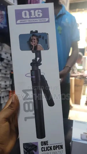 Q16 Smart Tracking Tripod