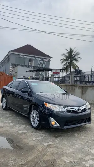 Toyota Camry XLE 4dr Sedan (2.5L 4cyl 6A) 2013 Matt Black