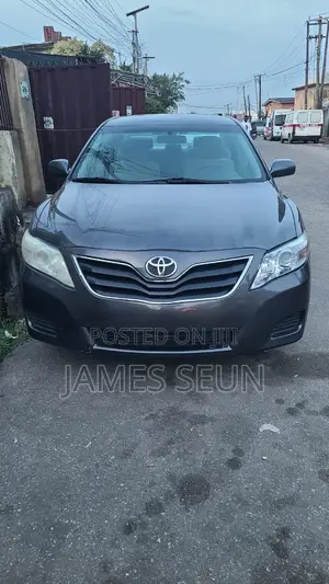 Toyota Camry 2010 Gray