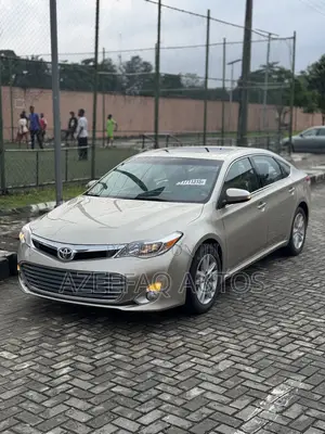 Toyota Avalon XLE Premium Sedan FWD (3.5L 6cyl 6A) 2013 Gold