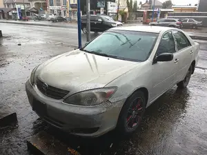 Toyota Camry LE 4dr Sedan (2.4L 4cyl 5M) 2004 Silver