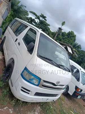Toyota HiAce 2015 White