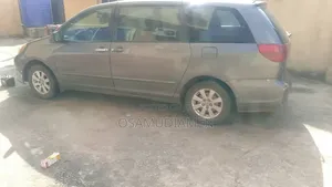 Toyota Sienna 2005 Green