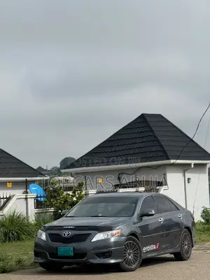 Toyota Camry SE 4dr Sedan (2.5L 4cyl 6A) 2011 Gray