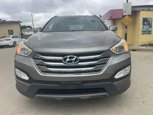 Hyundai Santa Fe Limited 4dr SUV AWD (3.3L 6cyl 6A) 2015 Gray