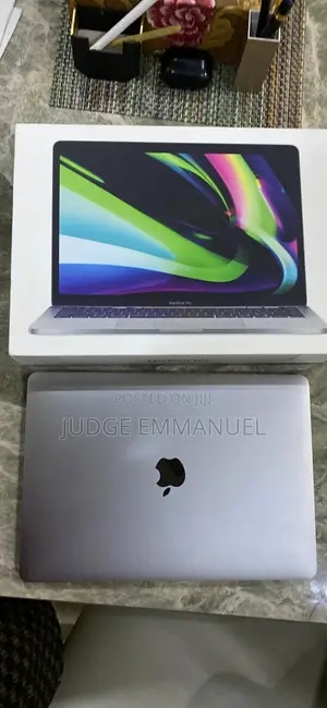 Laptop Apple MacBook Pro 2022 M2 8GB Apple M2 SSHD (Hybrid) 256GB
